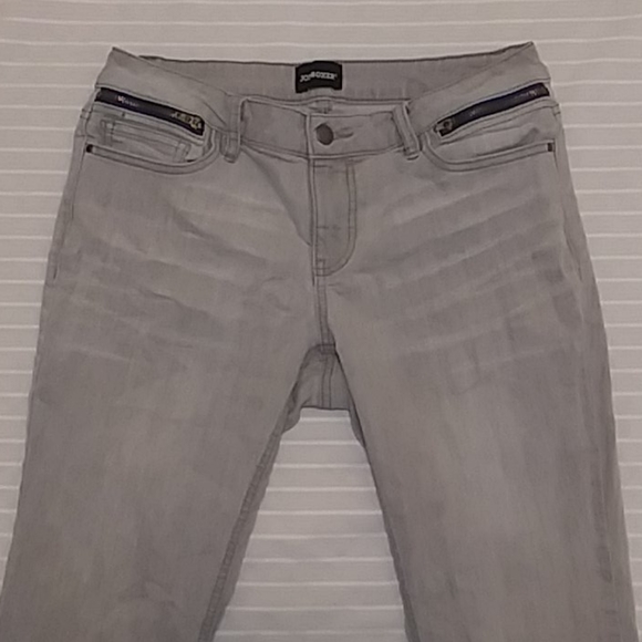 Joe Boxer Women Light Washed Capri Jeans - Picture 2 of 10